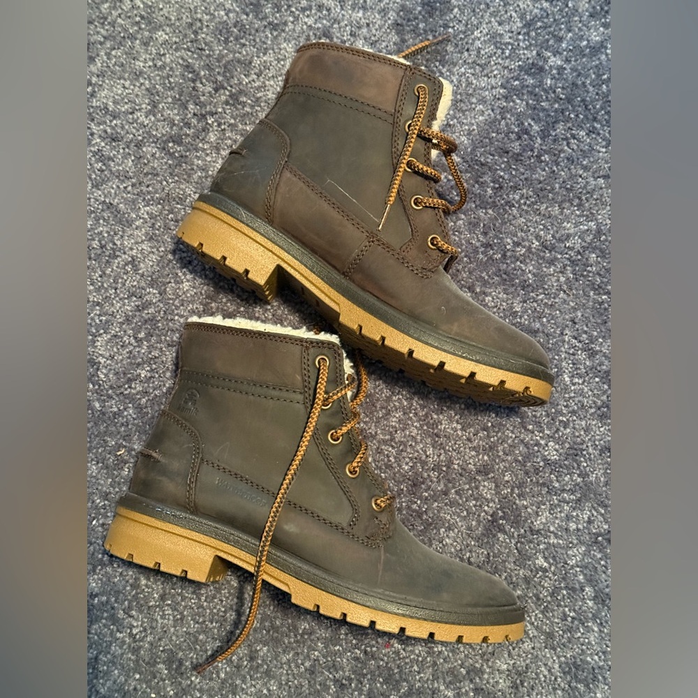 Kamik Roguelo Boots with Cream and Brown Accents